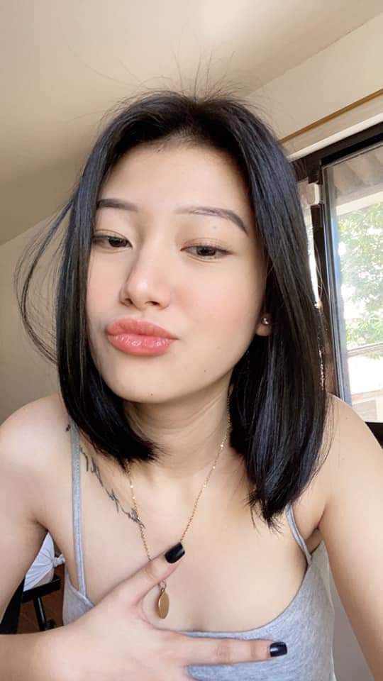 Cửa hàng quần áo luôn đông khách bởi vì cô chủ shop giỏi gạ phang khách nam